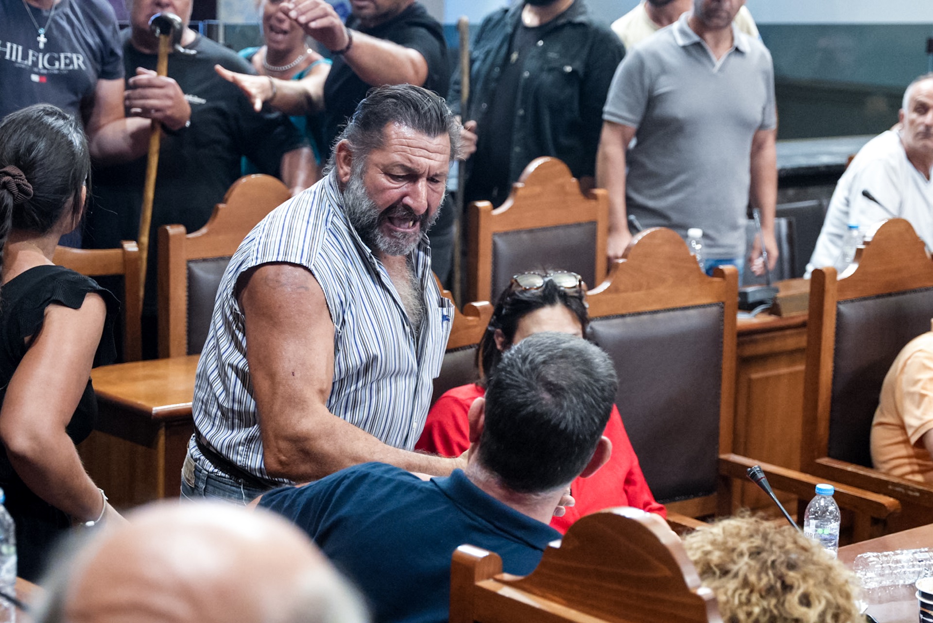 “Καταστρεφόμαστε και δεν κάνουν τίποτα” – Σε πλήρη απόγνωση οι κτηνοτρόφοι της Λέσβου