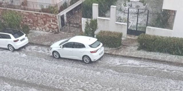Αγρίνιο: Πλημμύρες και έντονη χαλαζόπτωση στο κέντρο της πόλης