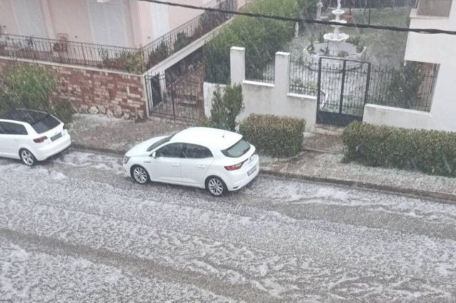 Αγρίνιο: Πλημμύρες και έντονη χαλαζόπτωση στο κέντρο της πόλης