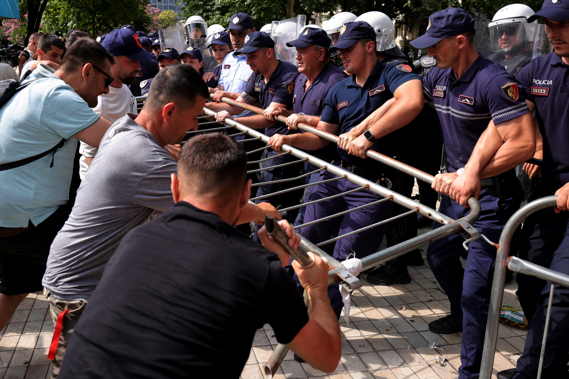 Ελλάδα και Αλβανία απέναντι στον ίδιο "εχθρό"