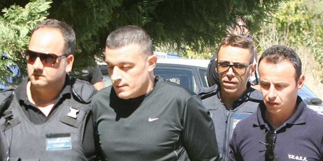 Αλκέτ Ριζάι: Ανθρωποκυνηγητό για τον εντοπισμό του – Οι πυροβολισμοί στην Ανάβυσσο και οι 16 άδειες