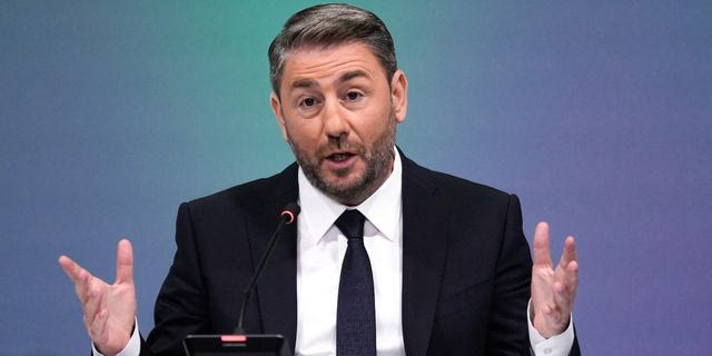 Ο Ανδρουλάκης εξηγεί μέσω TikTok την πρόταση του ΠΑΣΟΚ για το ιδιωτικό χρέος