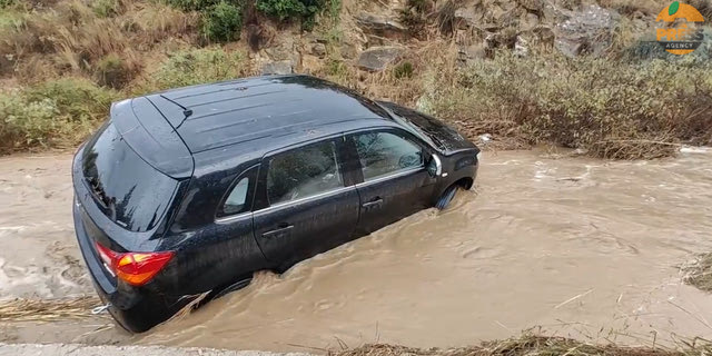 Κακοκαιρία: Αυτοκίνητο με ηλικιωμένους εγκλωβίστηκε σε χείμαρρο στην Αργολίδα