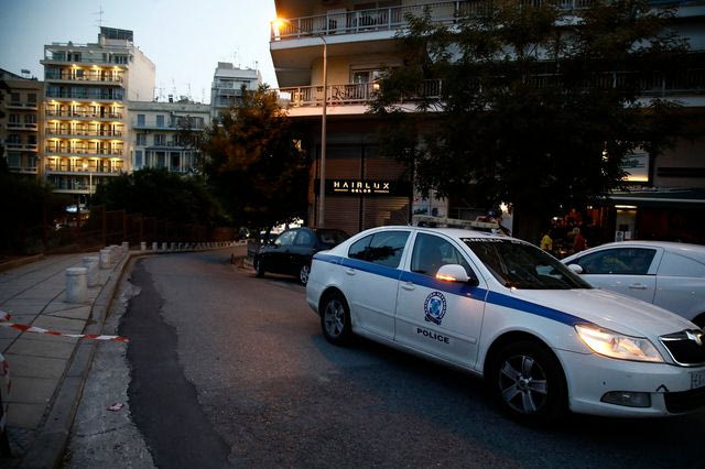 Θεσσαλονίκη: Κοριτσάκια 2 και 4 ετών περιφέρονταν μόνα τους στον δρόμο – Συνελήφθη ο πατέρας τους