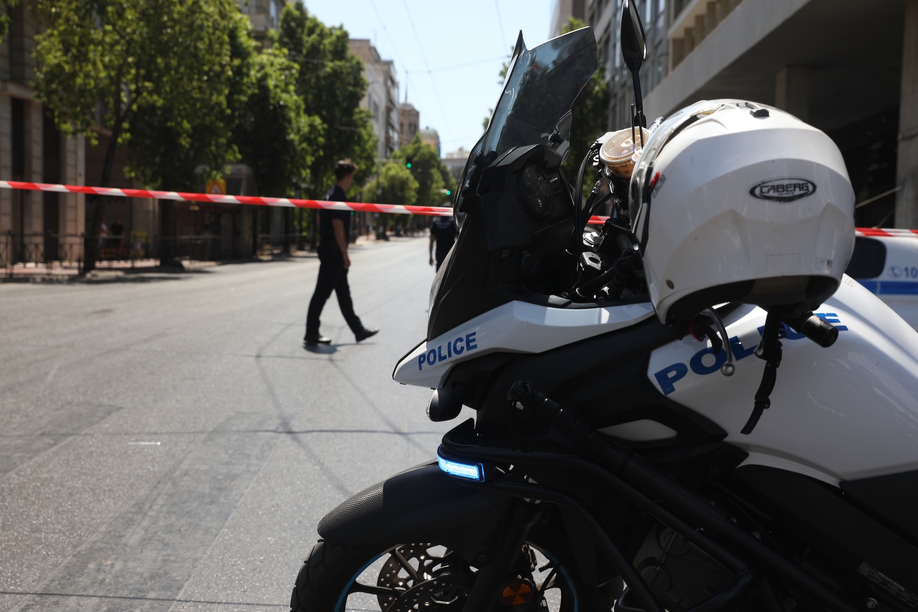 Συναγερμός στη Νίκαια: Άνδρας κρατά όμηρο γυναίκα στο σπίτι του – Δηλώνει οπλισμένος