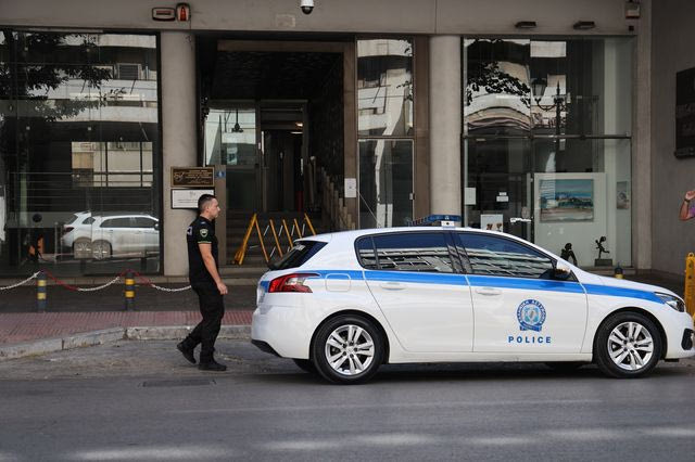 Συναγερμός στα δικαστήρια Πειραιά μετά από απειλητικό τηλεφώνημα για βόμβα