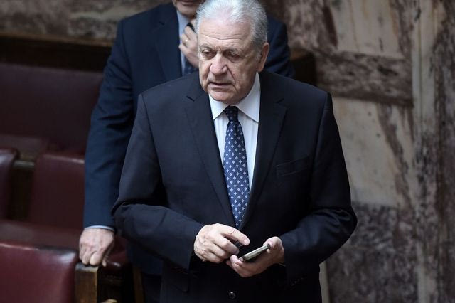 Qatargate: Ανακλήθηκε το ένταλμα σύλληψης Αβραμόπουλου – Εμφανίστηκε οικειοθελώς στο Βέλγιο