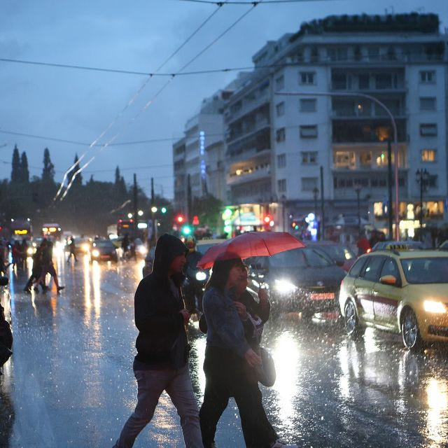 Βροχερό σκηνικό στην Αθήνα (φωτογραφία αρχείου)