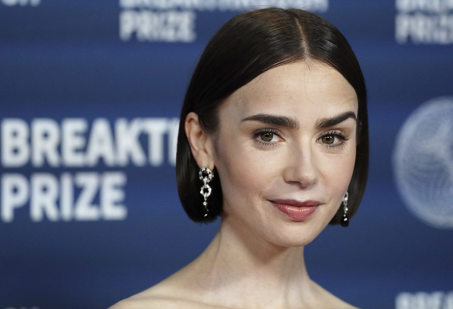 “Au revoir, Emily”: Η Lily Collins αποχαιρετά το Παρίσι και τον ρόλο της ζωής της