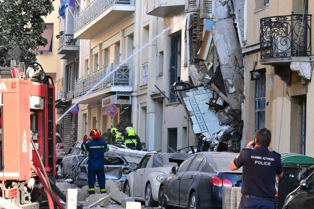 Διαλυμένο τοπίο: Οι πρώτες εικόνες από το σημείο της έκρηξης στην Πλάκα