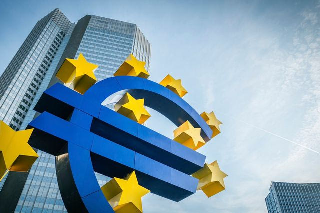 Επιτόκια: Νέος “πονοκέφαλος” για τους δανειολήπτες – Ποιοι κινδυνεύουν με αυξήσεις