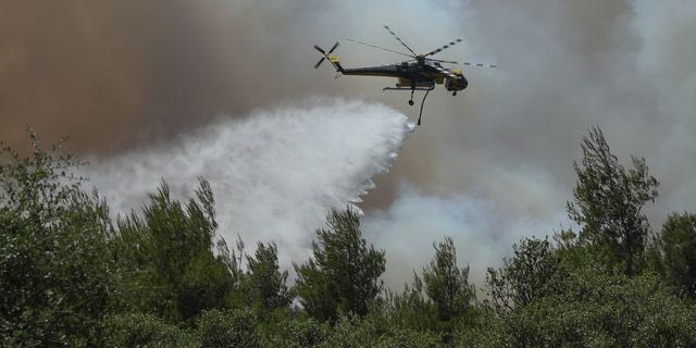 Φωτιά στην Ανατολή Λάρισας – Σηκώθηκαν πέντε εναέρια