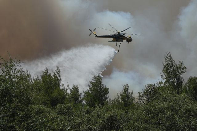 Φωτιά στην Ανατολή Λάρισας – Σηκώθηκαν πέντε εναέρια