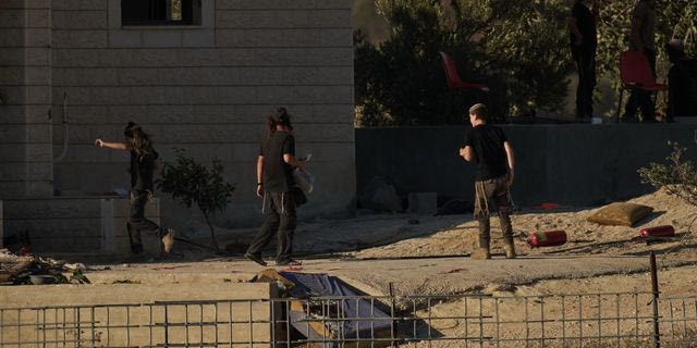 Ισραηλινοί έποικοι επιτίθενται σε σπίτια Παλαιστινίων στη Δυτική Όχθη