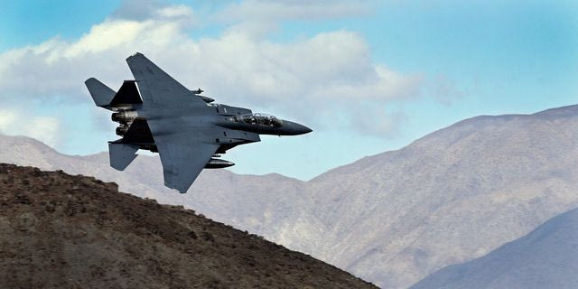 Αεροσκάφος F-15E της πολεμικής αεροπορίας των ΗΠA