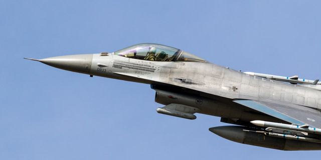 Γερμανία: Συνετρίβη F-16 σε αμερικανική βάση