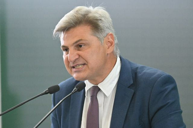 Φαραντούρης: Η διαφορά του ΦΠΑ να επιστρέφει στα νησιά