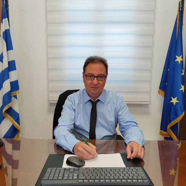 Αντίπαρος: Πέθανε ο δήμαρχος – Βρέθηκε νεκρός στον δρόμο δίπλα στο σκούτερ του