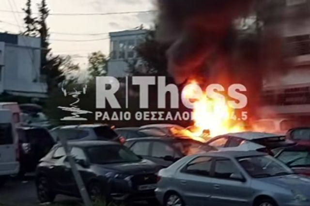 Θεσσαλονίκη: Στις φλόγες τρία αυτοκίνητα στην Πυλαία – Φωτιά σε εν κινήσει φορτηγό στον Περιφερειακό