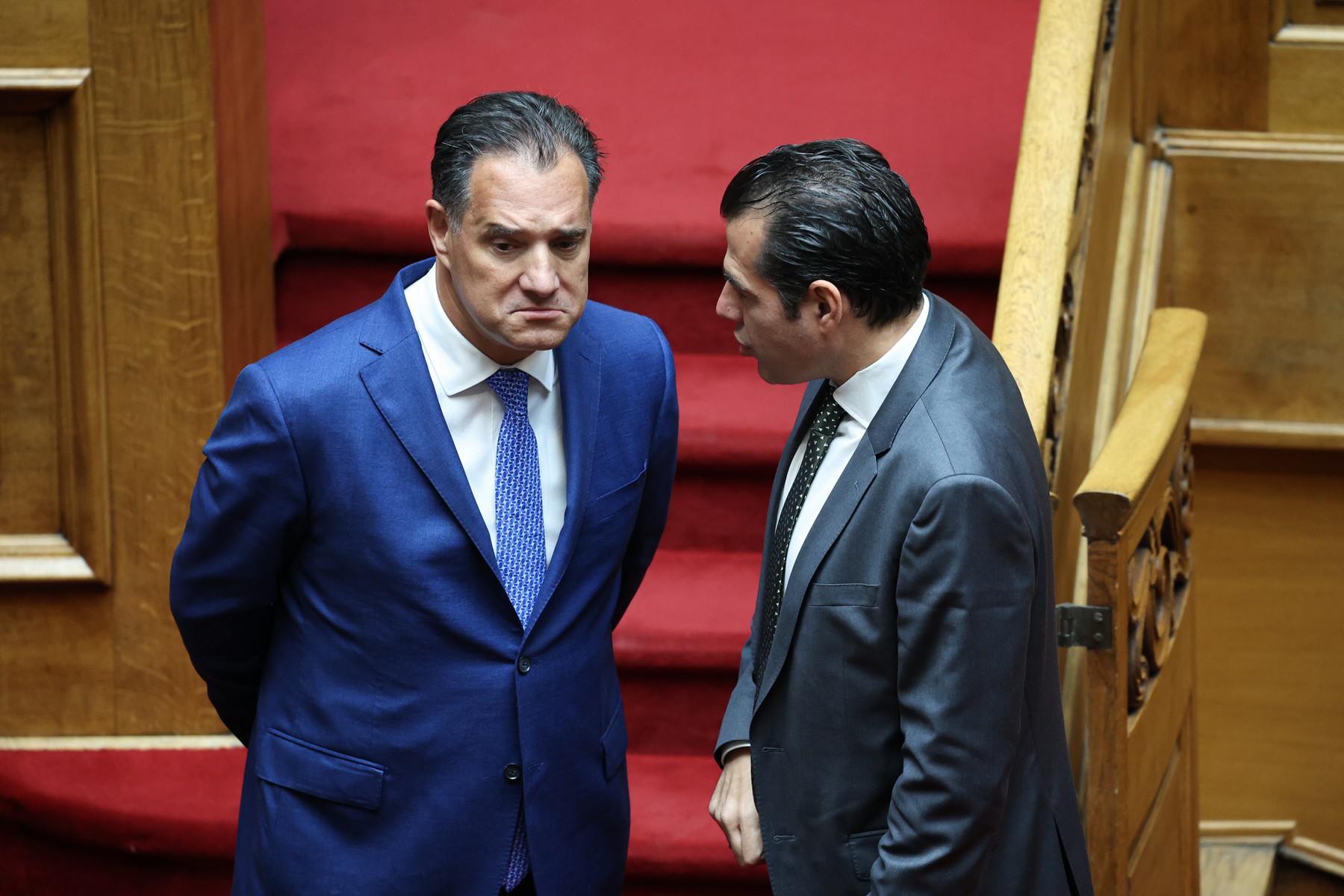 Θάνατος Μαζωνάκη: Το Μαξίμου “μαζεύει” Γεωργιάδη, καλύπτει Πλεύρη