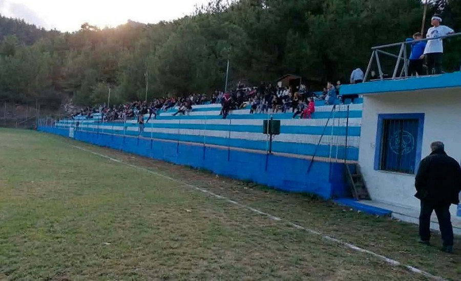 Πεθαίνοντας στα γήπεδα που ρημάζουν, συγκέντρωση και διαματυρία της ΚΝΕ στο Σύνταγμα
