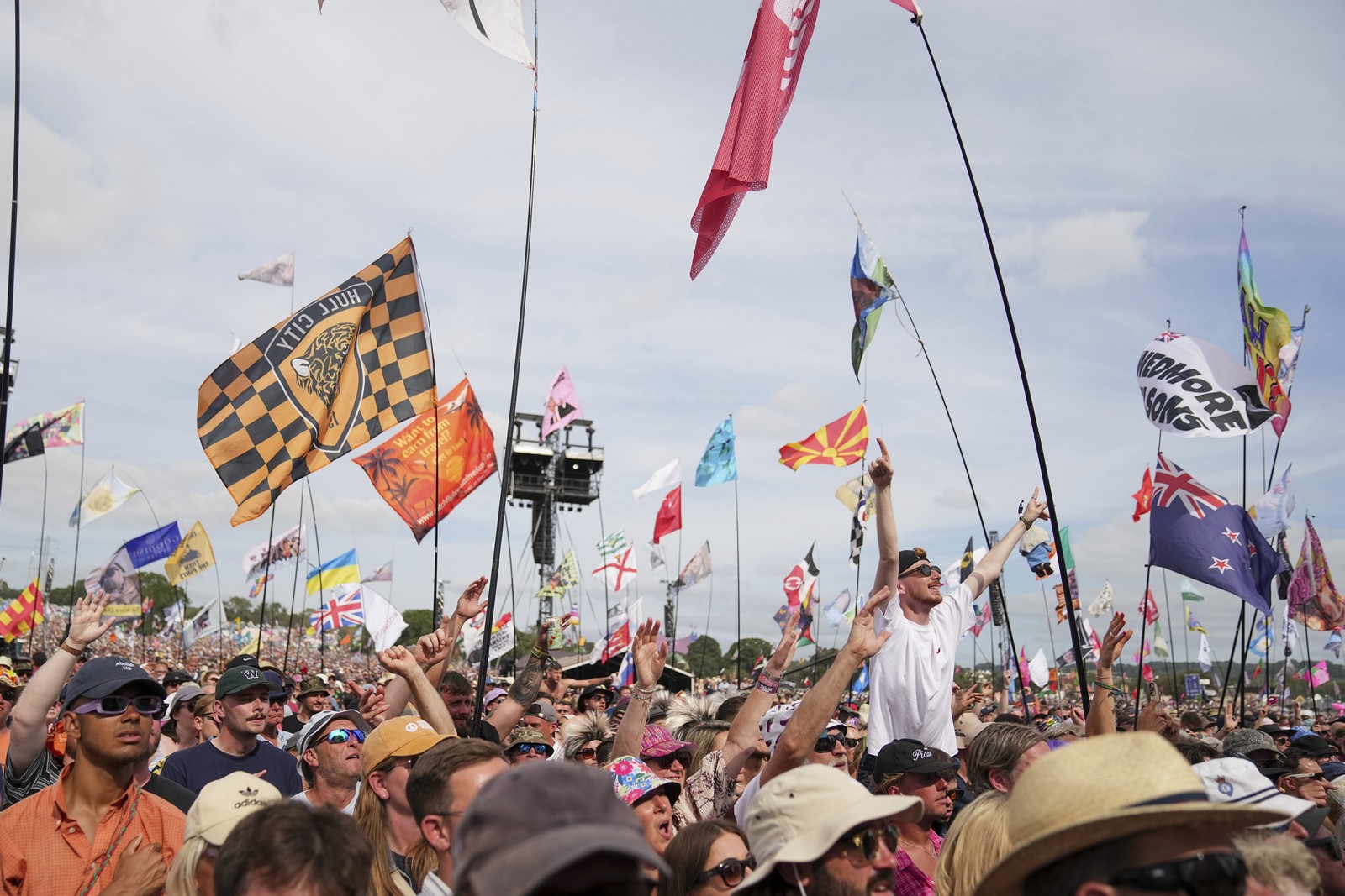 Glastonbury 2027: Πάνω από 400 λίρες το εισιτήριο – Πότε ξεκινά η προπώληση, τα ονόματα που ακούγονται
