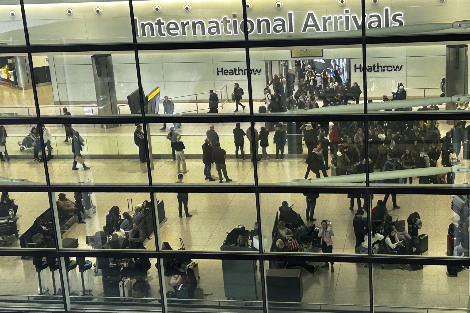 Βρετανία: Καθυστερήσεις σε μεγάλα αεροδρόμια λόγω τεχνικών προβλημάτων