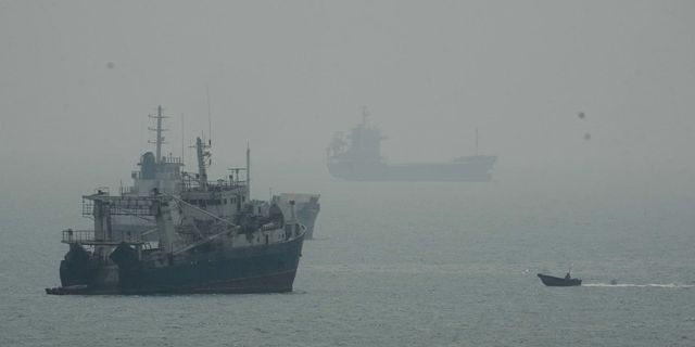 Ιράν: Ένας νεκρός και τρεις τραυματίες από πλήγμα σε εμπορικό πλοίο στα ανοικτά του νησιού Κεσμ