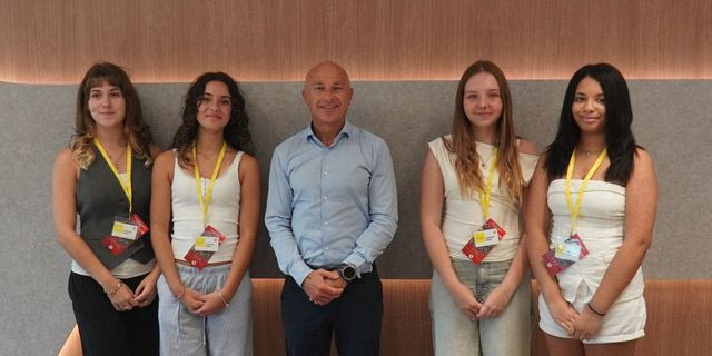Ίδρυμα Vodafone: Η νικήτρια ομάδα του Skills Upload Jr Challenge 2026 σε μια μοναδική εκπαιδευτική εμπειρία