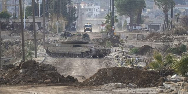 Ισραηλινά άρματα μάχης κοντά στα Υψίπεδα του Γκολάν στη Συρία