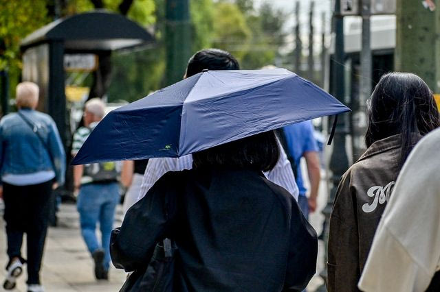 Στιγμιότυπο από το κέντρο της Αθήνας κατά την διάρκεια έντονης βροχόπτωσης