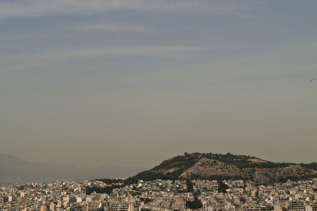 Καιρός: Έρχεται κύμα αφρικανικής σκόνης – Επιμένουν οι υψηλές θερμοκρασίες