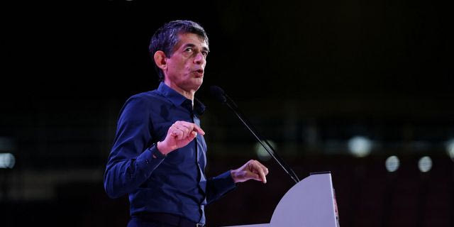 Ενας μαραμένος πρώην, ένας δυνάστης και (οι εξίσου απωθητικές) κοινοτοπίες