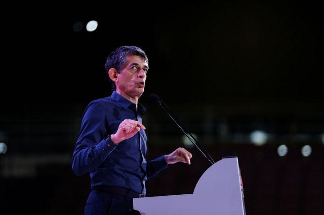 Ενας μαραμένος πρώην, ένας δυνάστης και (οι εξίσου απωθητικές) κοινοτοπίες