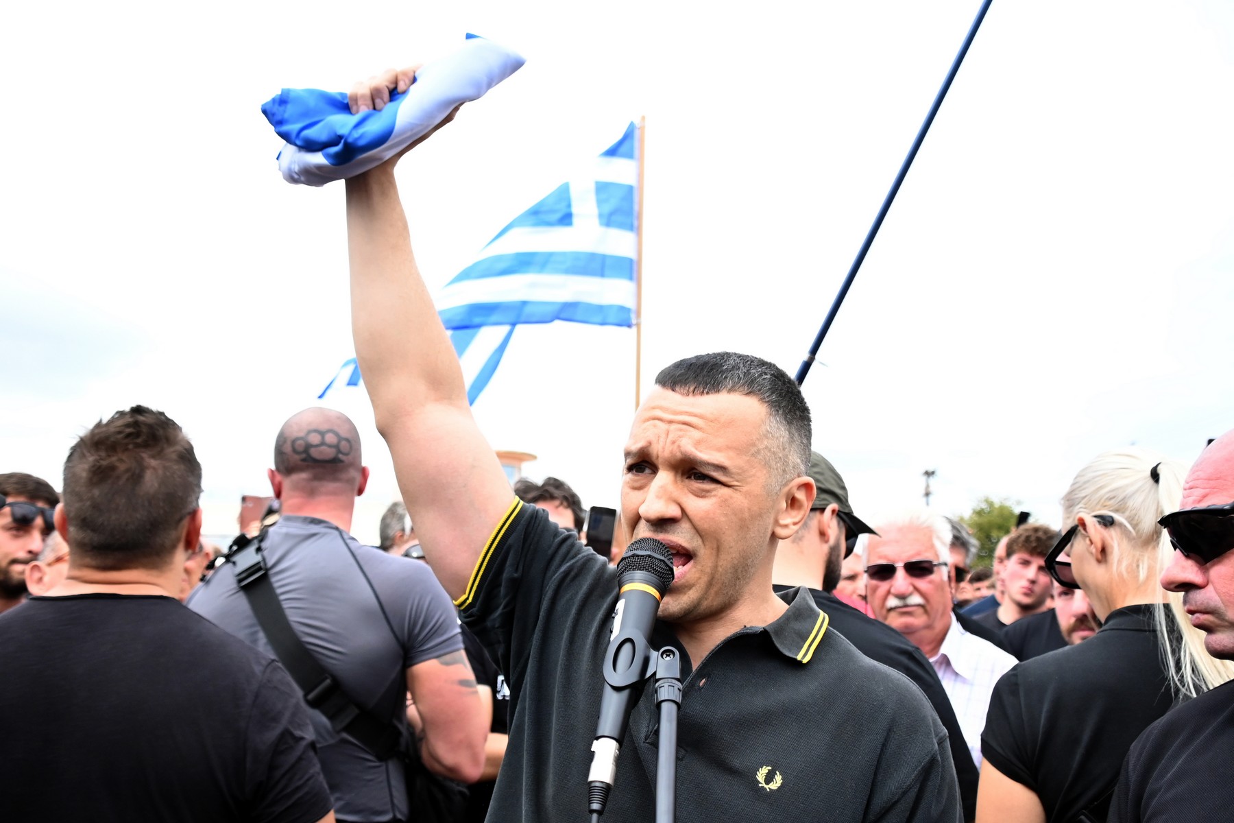 Το μαύρο των Κασιδιάρηδων το πολεμάς, δεν το απαγορεύεις…