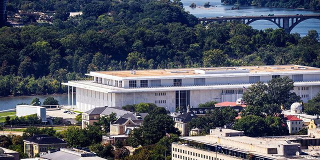 Στα πρόθυρα χρεοκοπίας το Κέντρο Κένεντι μετά τις παρεμβάσεις Τραμπ