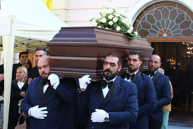Πλήθος κόσμου στο τελευταίο “αντίο” στον Σούλη Μαρκόπουλο