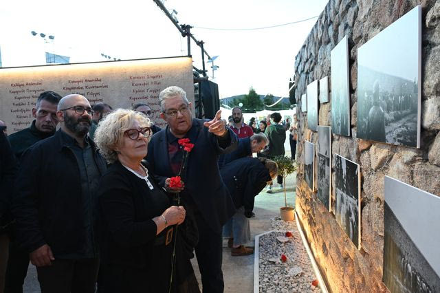 Κουτσούμπας από Φεστιβάλ ΚΝΕ: “Δεν ξεχνάμε τους 200 της Καισαριανής” – Στην έκθεση με τη Μάγδα Φύσσα
