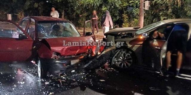 Λαμία: Σοβαρό τροχαίο με μετωπική δύο ΙΧ – Δύο τραυματίες στο νοσοκομείο