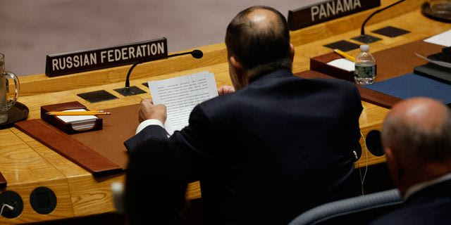 Ο Λαβρόφ κατηγορεί την Ευρώπη ότι “αντιτίθεται συστηματικά” στα ειρηνευτικά σχέδια για την Ουκρανία