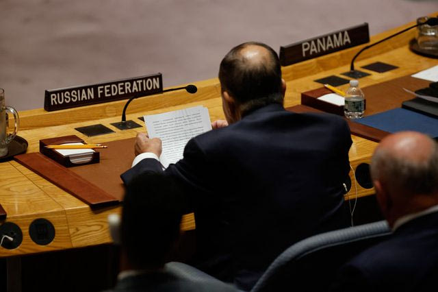 Ο Λαβρόφ κατηγορεί την Ευρώπη ότι “αντιτίθεται συστηματικά” στα ειρηνευτικά σχέδια για την Ουκρανία