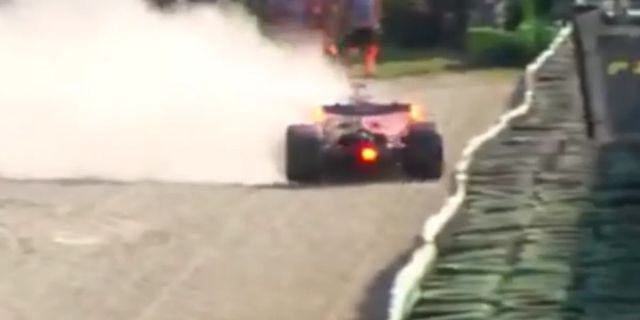Formula 1: Έφυγε στις μπαριέρες ο Λεκλέρ και διέλυσε τη Ferrari