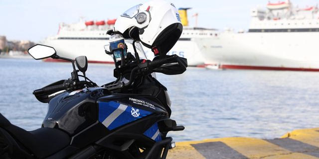 Δυνάμεις του Λιμενικού στο λιμάνι του Πειραιά (φωτογραφία αρχείου)