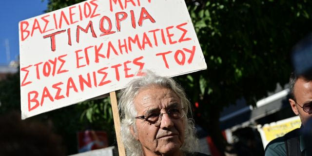Γιάννης Μάγγος στη συγκέντρωση για τον Π. Φύσσα: “Θα είμαστε για πάντα εδώ, κρατώντας τον Παύλο ψηλά”