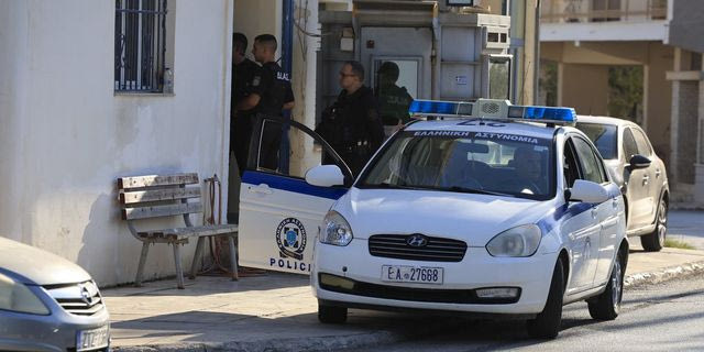 Επίθεση σε ΑΤ στη Μάνδρα: Διασωληνωμένος στη ΜΕΘ ο 31χρονος δράστης