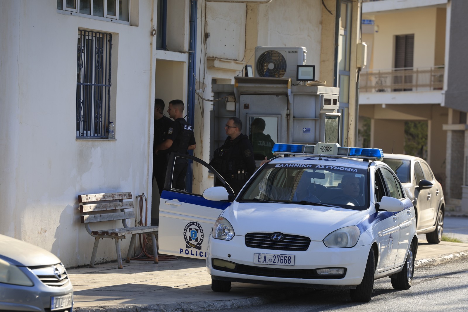 Επίθεση σε ΑΤ στη Μάνδρα: Διασωληνωμένος στη ΜΕΘ ο 31χρονος δράστης