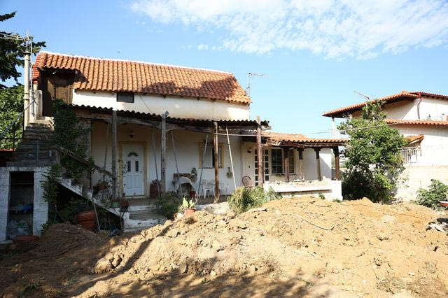 Το σπίτι στον Μαραθώνα, όπου διέμεναν η ηλικιωμένη με την κόρη της