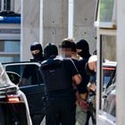 Συλληφθέντας που κατηγορείται για την εμπρηστική επίθεση στη Marfin οδηγείται στην ανακρίτρια