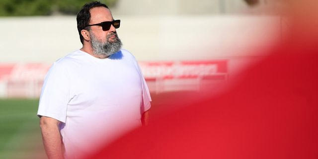 Ολυμπιακός: Ο Βαγγέλης Μαρινάκης παρουσίασε τον Αλγκουαθίλ και έστειλε μήνυμα στους παίκτες του