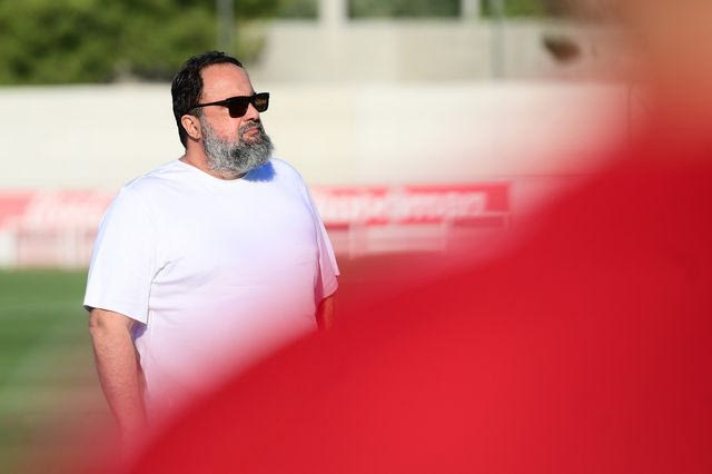 Ολυμπιακός: Ο Βαγγέλης Μαρινάκης παρουσίασε τον Αλγκουαθίλ και έστειλε μήνυμα στους παίκτες του